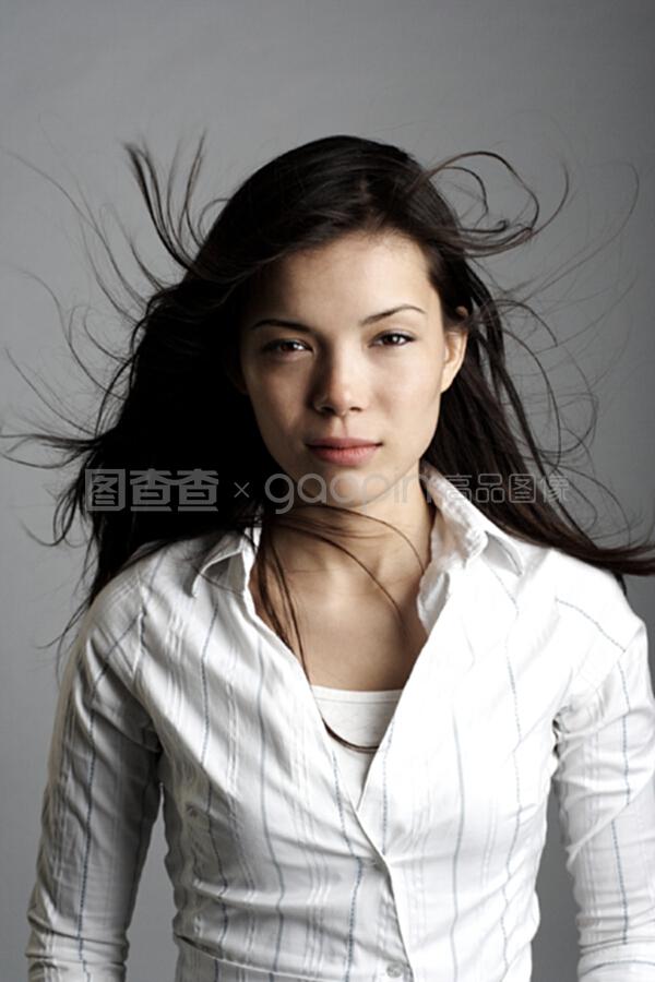 152网主 霓虹之下